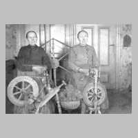 087-0002 Die Grossmuetter Auguste Pawlowski (1853-1927) und Johanne Stoermer (1869-1945). Beerdigt auf der Flucht am Frischen Haff.jpg